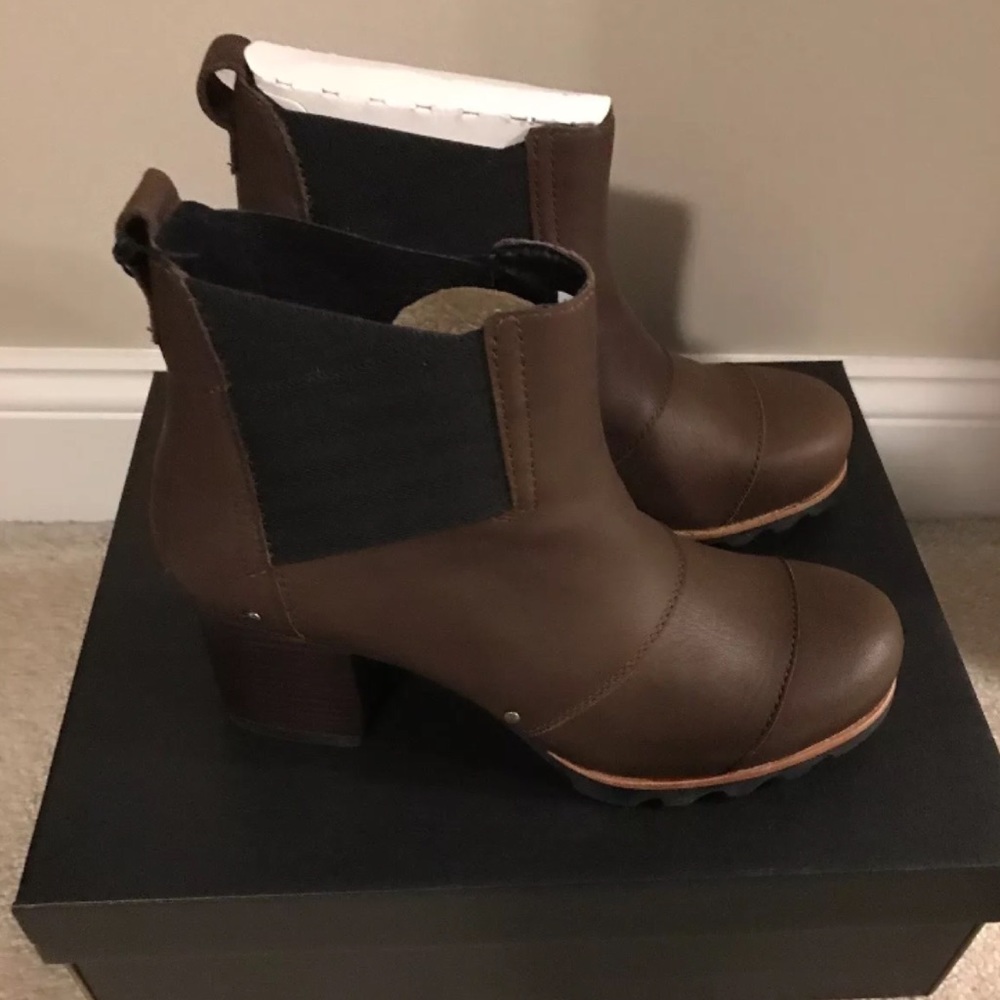 Sorel Addington Leather Chelsea Boot - Picture 4 of 8